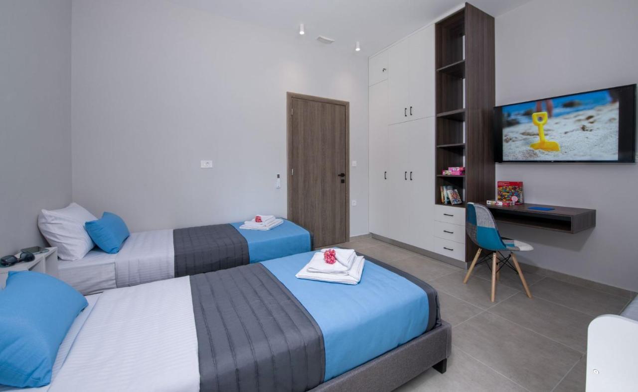 Luxury Villa Eva-Mari With Jacuzzi, 50M From The Beach Stalos Bagian luar foto