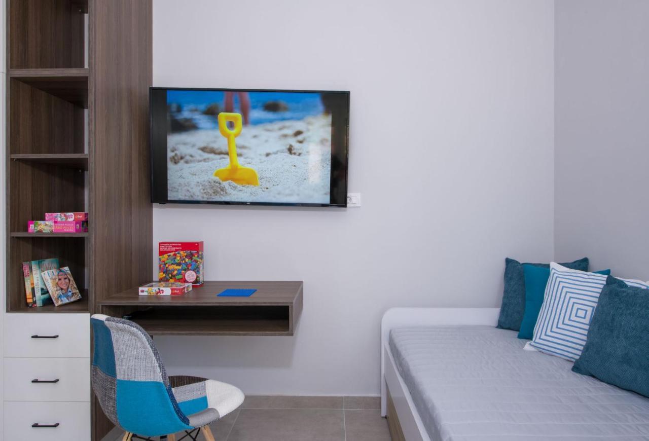 Luxury Villa Eva-Mari With Jacuzzi, 50M From The Beach Stalos Bagian luar foto