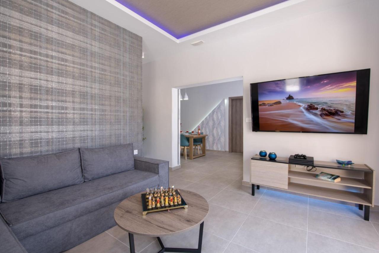 Luxury Villa Eva-Mari With Jacuzzi, 50M From The Beach Stalos Bagian luar foto