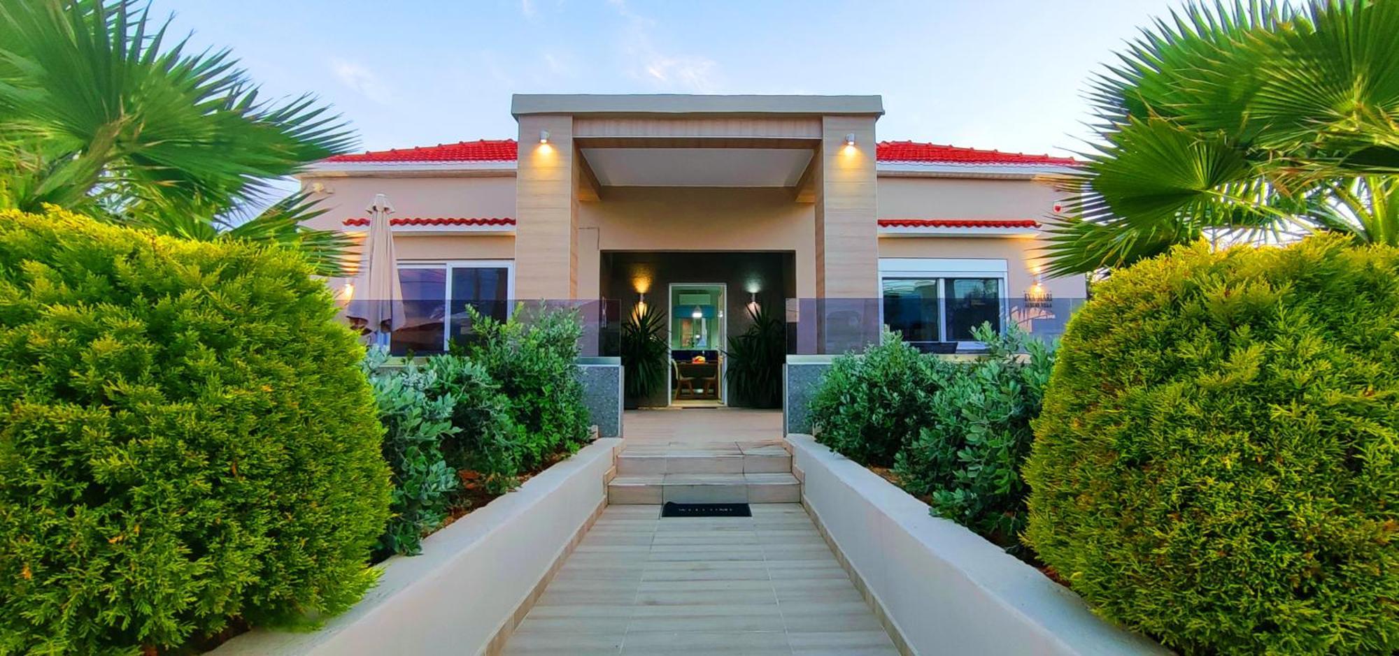 Luxury Villa Eva-Mari With Jacuzzi, 50M From The Beach Stalos Bagian luar foto