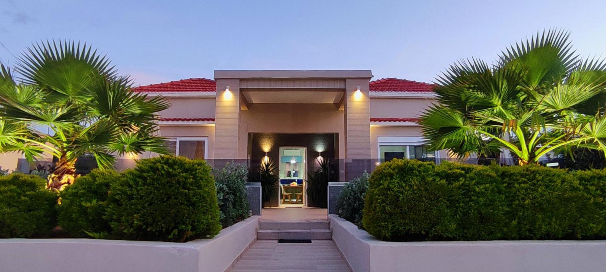 Luxury Villa Eva-Mari With Jacuzzi, 50M From The Beach Stalos Bagian luar foto