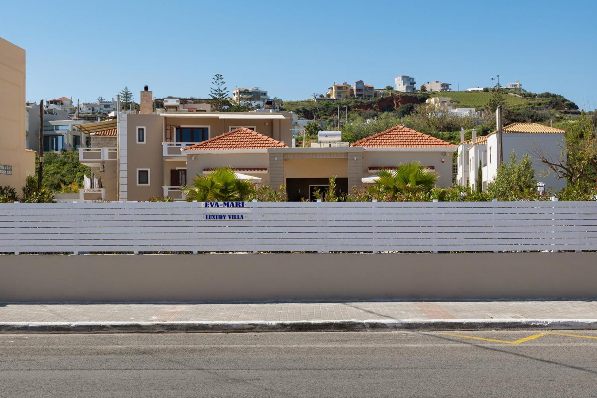Luxury Villa Eva-Mari With Jacuzzi, 50M From The Beach Stalos Bagian luar foto